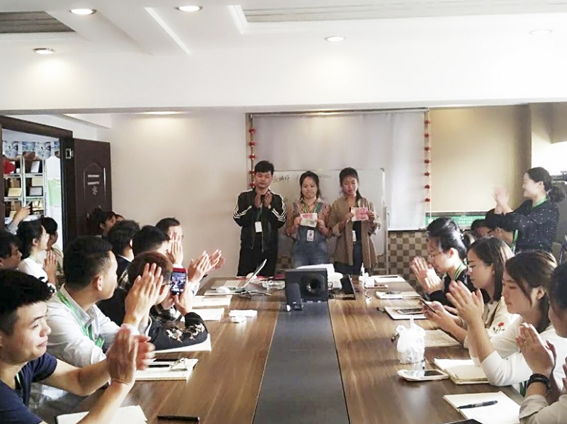 【塔孜頭條】對(duì)不起，今天早會(huì)我們又發(fā)錢了！