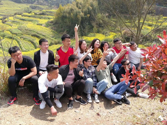 塔孜——青春同行共攜手，塔孜春游進(jìn)行時