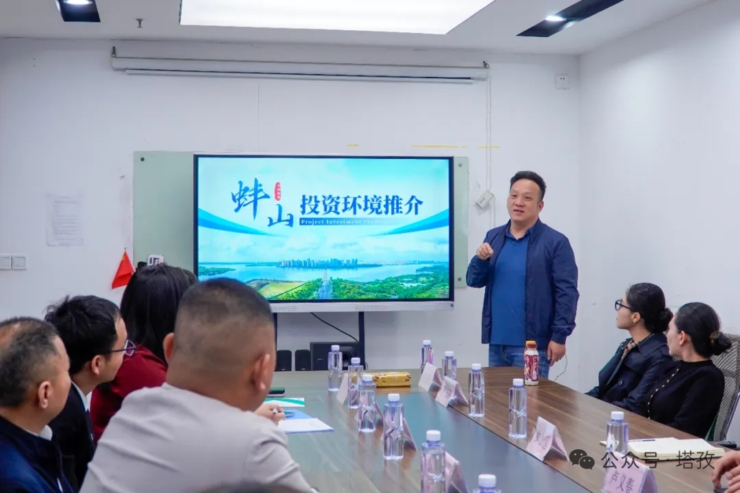 蚌山區(qū)營(yíng)商環(huán)境投促局孫亮介紹蚌埠.jpg